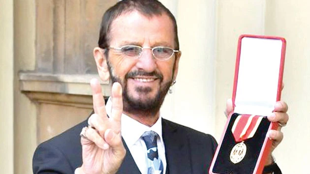 Tay trống Ringo Starr nhận tước hiệu Hiệp sĩ 