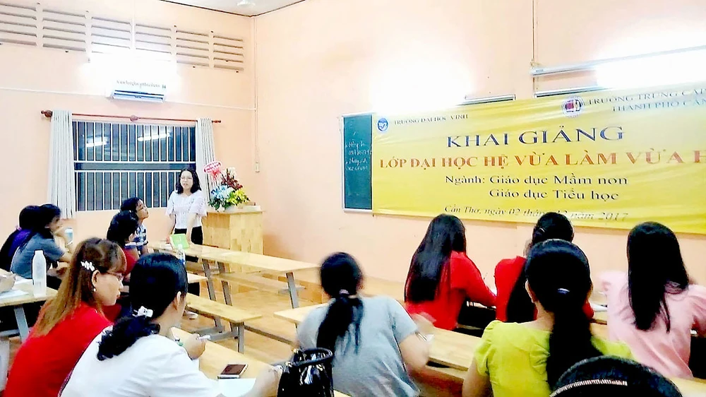 Trường ĐH Vinh liên kết với Trường TC Hồng Hà đào tạo ngành Giáo dục mầm non và Giáo dục tiểu học chưa được Bộ GD-ĐT cho phép (khai giảng lớp tại TP Cần Thơ)