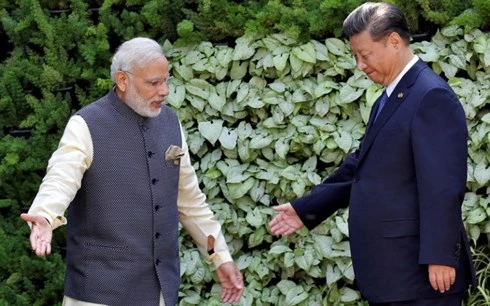 Thủ tướng Ấn Độ Narendra Modi (trái) và Chủ tịch Trung Quốc Tập Cận Bình. Ảnh: REUTERS