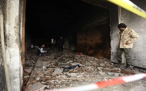 Một trụ sở của Ủy ban bầu cử Libya tại Tripoli sau vụ tấn công của những kẻ đánh bom tự sát. Ảnh: THX