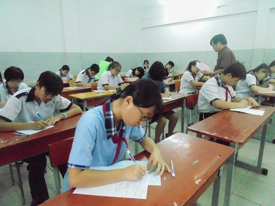 Thí sinh dự kỳ thi tuyển sinh lớp 10 năm học 2018-2019 tại điểm thi THCS Trương Công Định (quận Bình Thạnh)