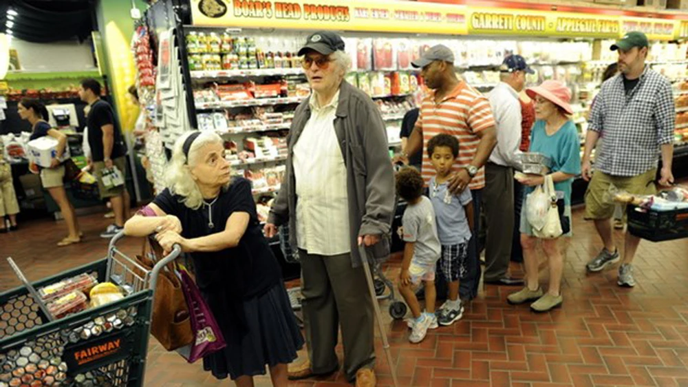 Người dân mua sắm tại một siêu thị ở New York, Mỹ. Nguồn: TTXVN