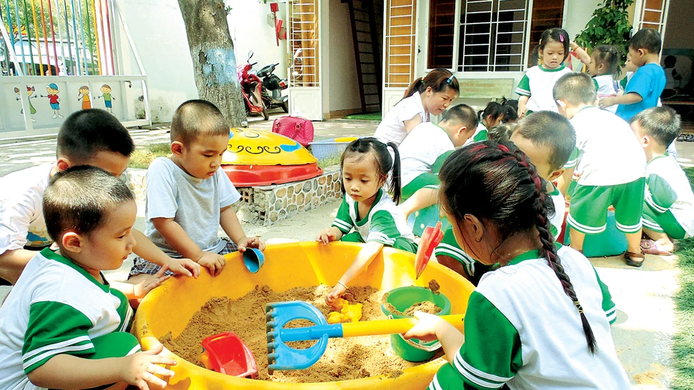 Học sinh Trường Mầm non Tuổi Thơ, phường Tây Thạnh, quận Tân Phú, TPHCM trong giờ vui chơi
