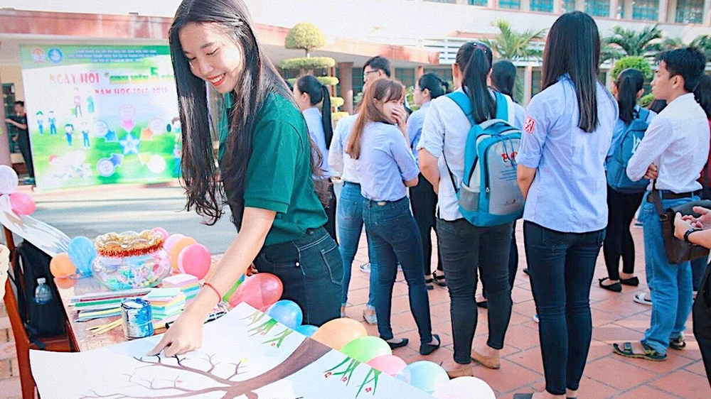 Ngọc Huyên tham gia Ngày hội Sinh viên 5 tốt (năm học 2017-2018)