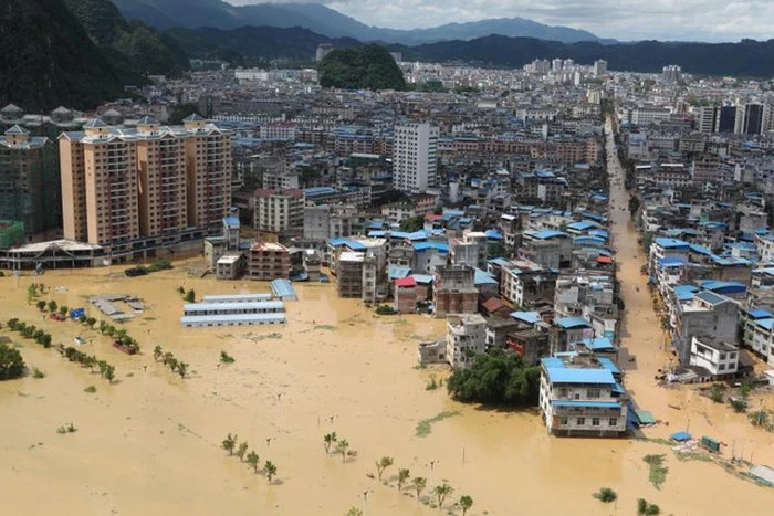  Lũ nhấn chìm cơ sở vật chất tại Liễu Châu, tỉnh Quảng Tây. Ảnh: REUTERS