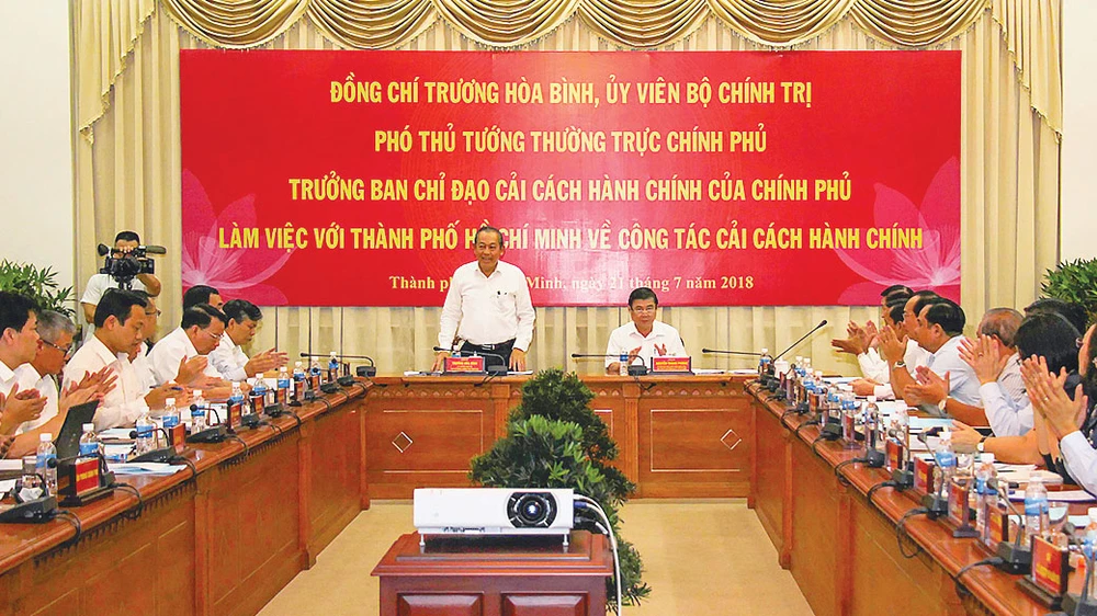 Phó Thủ tướng Thường trực Chính phủ Trương Hòa Bình làm việc với TPHCM về công tác cải cách hành chính Ảnh: DŨNG PHƯƠNG