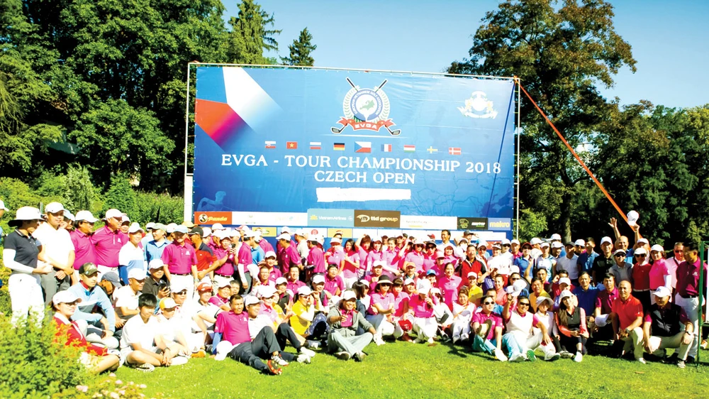 Giải golf EVGA Tour Championship 2018 thu hút đông người Việt ở châu Âu tham dự