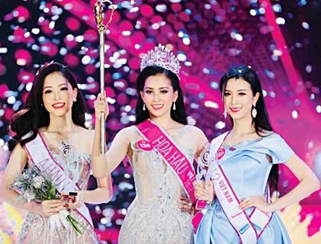 Hoa hậu Trần Tiểu Vy cùng Á hậu 1 Bùi Phương Nga và Á hậu 2 Nguyễn Thị Thúy An 