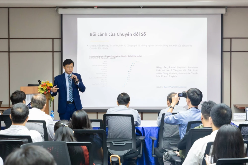 Quang cảnh buổi Hội thảo Chuyển đổi kinh tế số Việt Nam trong cách mạng công nghiệp (CMCN) 4.0