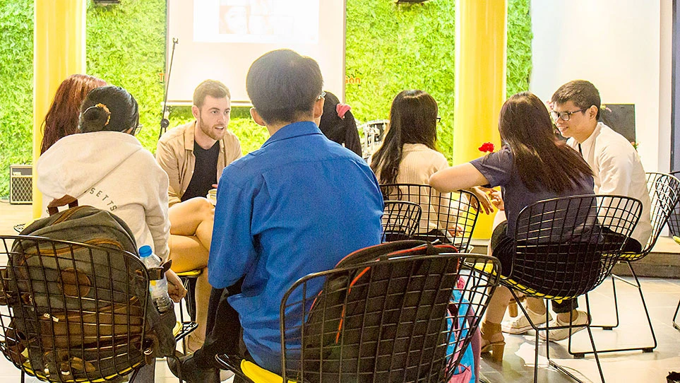  Không gian quán cà phê kết hợp lớp học Anh văn trên đường Trần Quốc Thảo, quận 3, TPHCM