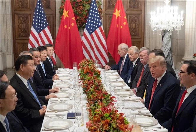 Tổng thống Mỹ Donald Trump (thứ 2, phải) và Chủ tịch Trung Quốc Tập Cận Bình (thứ 3, trái) trong cuộc gặp bên lề Hội nghị thượng đỉnh Nhóm các nền kinh tế phát triển và mới nổi hàng đầu thế giới (G20) ở Buenos Aires, Argentina ngày 1-12-2018. Nguồn: TTXVN
