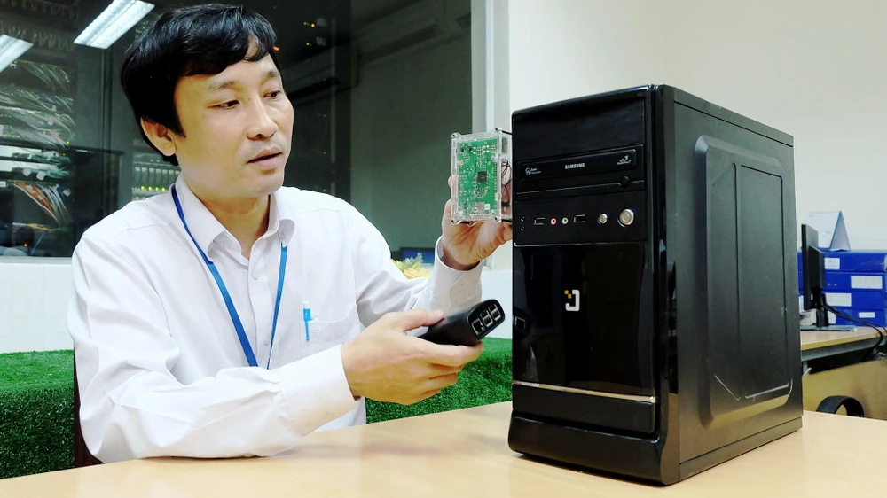 Thạc sĩ Đặng Thanh Hùng giới thiệu bo mạch điện tử Raspberry Pi 