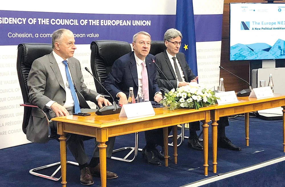 Cuộc họp bàn tròn về “Dự án châu Âu tiếp theo” - một tham vọng chính trị mới cho châu Âu - do Hội đồng châu Âu tổ chức ngày 11-6 tại thủ đô Bucharest. 