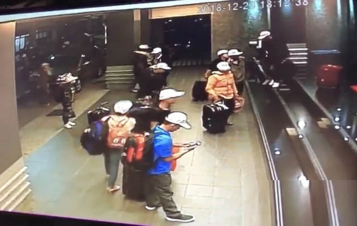 Hình ảnh nghi là nhóm khách du lịch Việt Nam trước khi bỏ trốn tại Cao Hùng (Đài Loan)