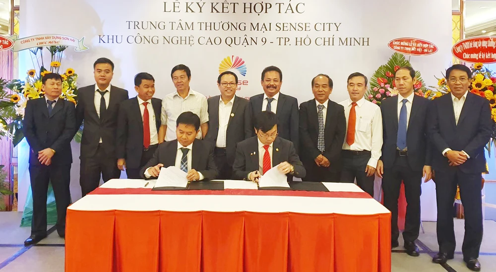 Công ty CP Đầu tư Đông Sài Gòn (DSG) và Liên hiệp HTX Thương mại TPHCM (Saigon Co.op) tiến hành ký kết phát triển Trung tâm thương mại Sense City tại Khu công nghệ cao Quận 9 TPHCM