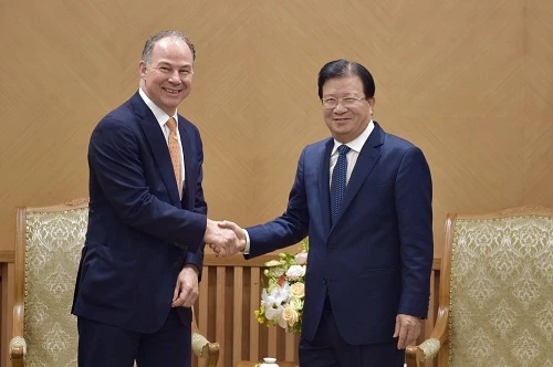  Phó Thủ tướng Trịnh Đình Dũng và ông Scott Kicker, Tổng Giám đốc Công ty Gen X Energy. Ảnh: VGP
