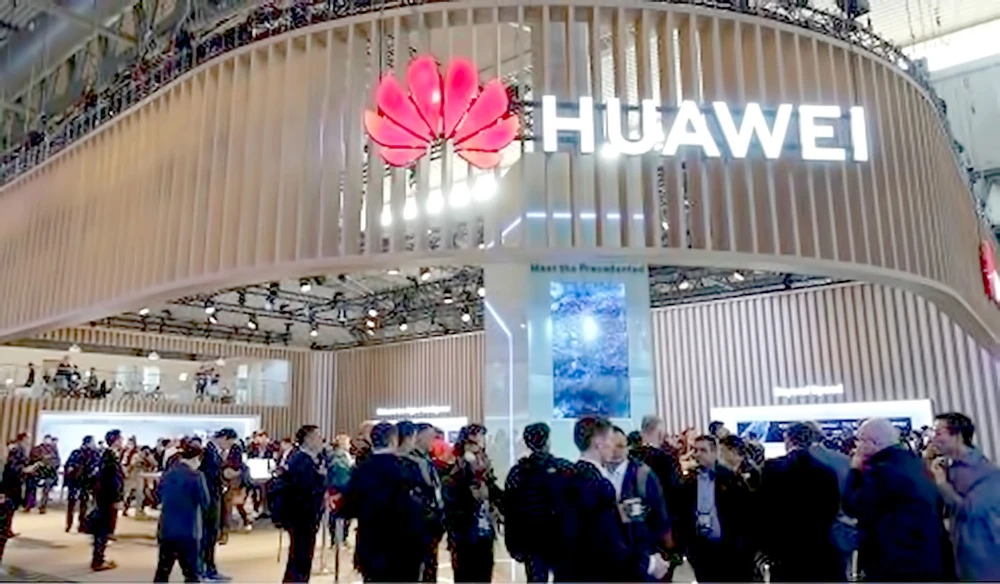 Huawei khai trương cửa hàng đầu tiên tại Pháp vào đầu tháng 3 vừa qua