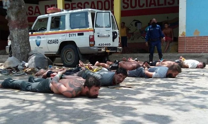 Nhóm lính đánh thuê bị Venezuela bắt giữ. Nguồn: AP