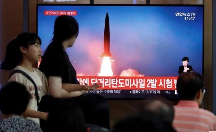 Truyền hình phát tin Triều Tiên thử tên lửa. Ảnh: REUTERS