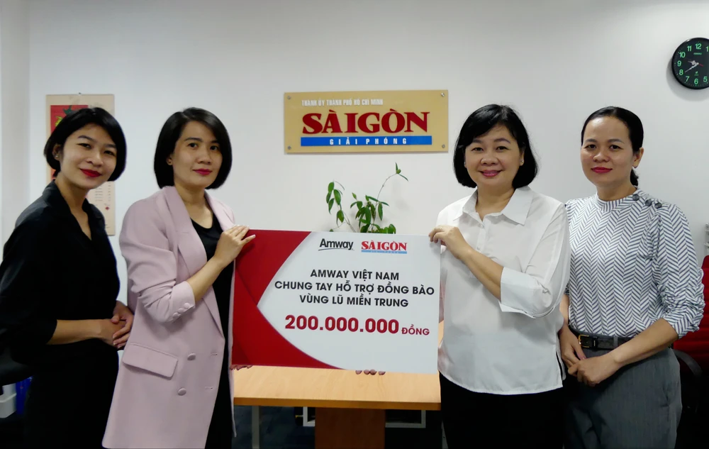 Công ty Amway Việt Nam ủng hộ 200 triệu đồng cho chương trình “Cùng miền Trung vượt lũ” do Báo Sài Gòn Giải Phóng phát động