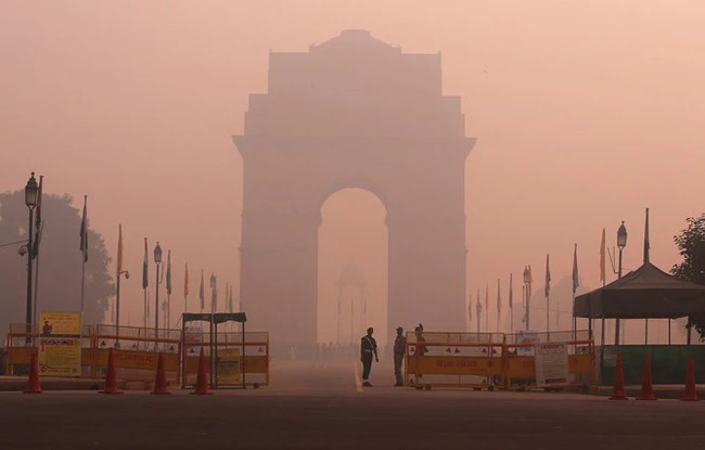 Khói sương mù độc hại bao trùm New Delhi. Ảnh: REUTERS