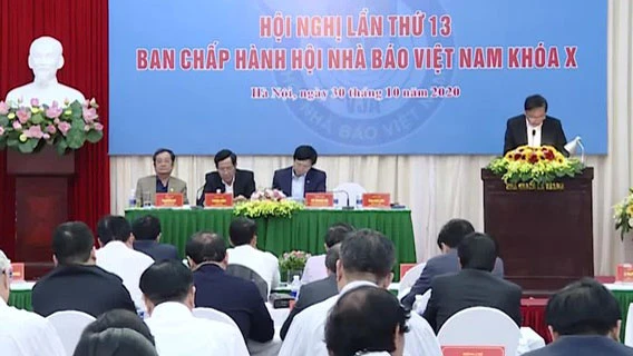 Quang cảnh hội nghị lần thứ 13 Ban Chấp hành Hội nhà báo Việt Nam khóa X. 