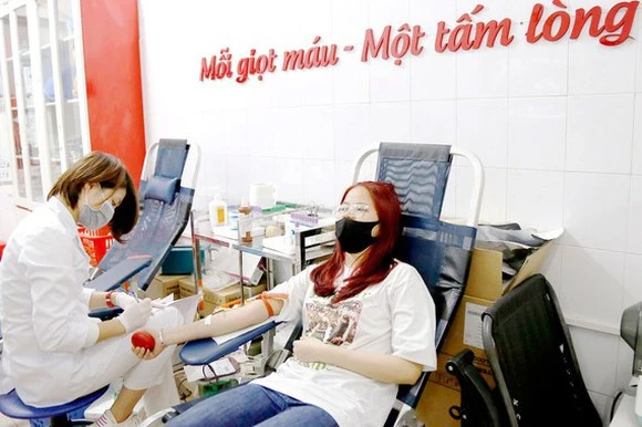 Phấn đấu đạt 220.000 túi máu để cứu người