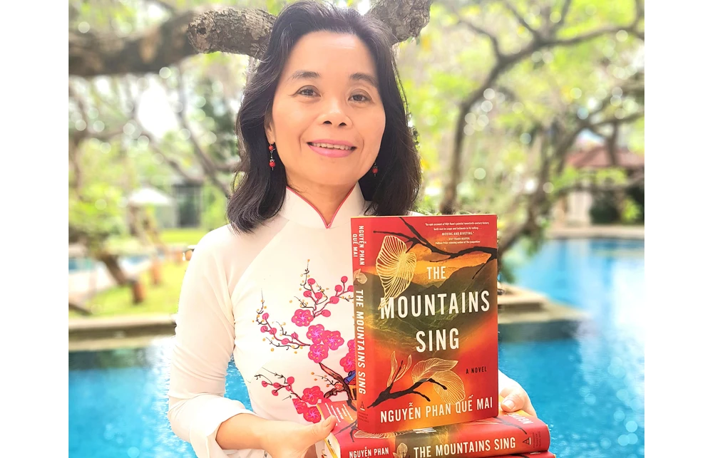  Nhà văn Nguyễn Phan Quế Mai cùng tác phẩm bằng tiếng Anh mới nhất của mình