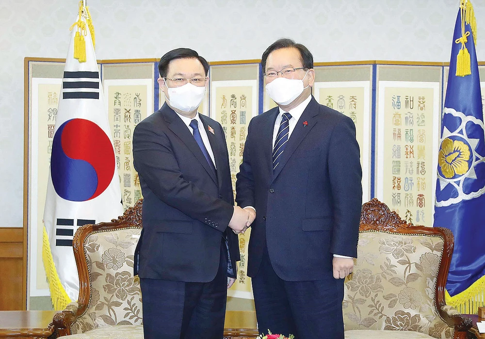 Chủ tịch Quốc hội Vương Đình Huệ hội kiến Thủ tướng Hàn Quốc Kim Boo-kyum