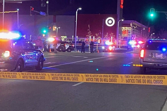Hiện trường của vụ xả súng ở Denver bị phong tỏa tối 27-12. Ảnh: NYT