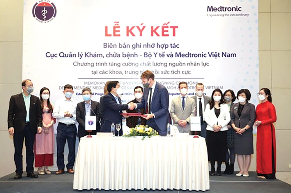 Medtronic Việt Nam và Bộ Y tế hợp tác tăng cường chất lượng nguồn nhân lực y tế chống Covid-19
