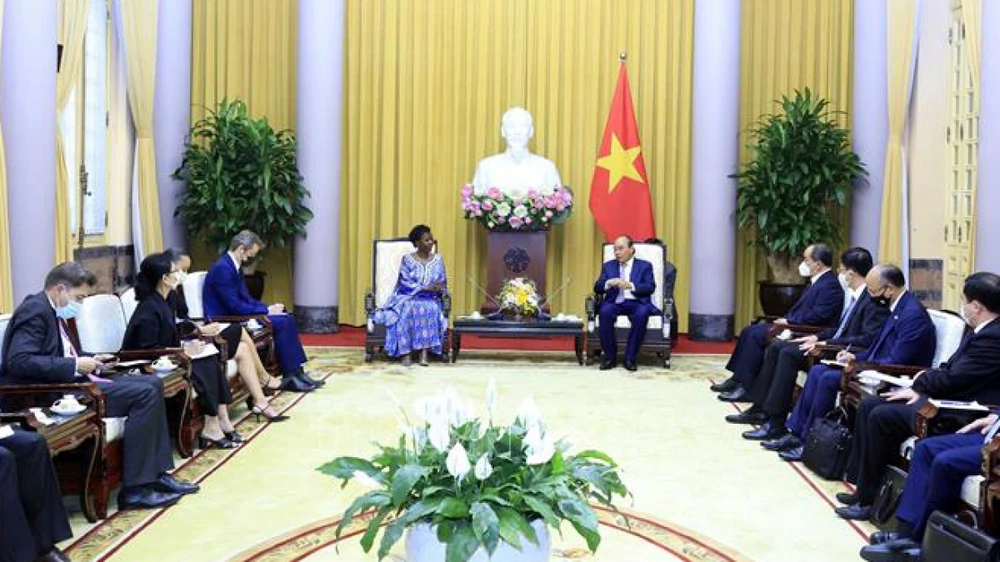 Chủ tịch nước Nguyễn Xuân Phúc tiếp bà Louise Mushikiwabo, Tổng Thư ký Tổ chức quốc tế Pháp ngữ (OIF). Ảnh: TTXVN