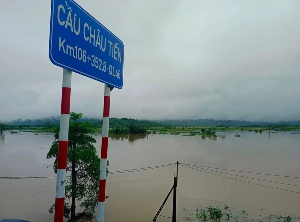 Mưa lớn gây ngập lụt trên diện rộng tại xã Châu Tiến (huyện Quỳ Châu, Nghệ An). Ảnh: DUY CƯỜNG