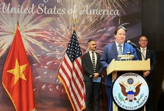 Đại sứ Hoa Kỳ Marc Knapper phát biểu tại lễ Kỷ niệm 246 năm Quốc khánh Hoa Kỳ