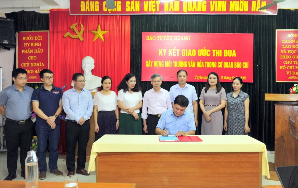 Các chi hội, liên chi hội báo chí tỉnh Tuyên Quang ký giao kết thi đua xây dựng môi trường văn hóa trong cơ quan báo chí
