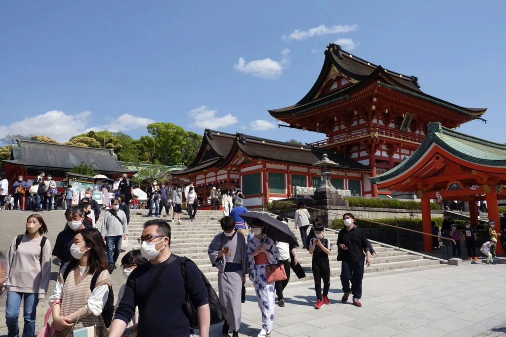 Du khách đang trở lại với Nhật Bản sau khi nước này mở rộng cửa ngành du lịch