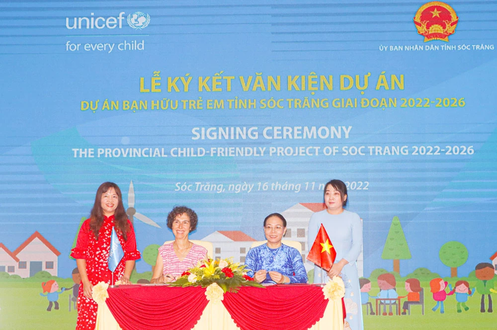 Đại diện UBND tỉnh Sóc Trăng và UNICEF Việt Nam ký kết triển khai dự án “Bạn hữu trẻ em tỉnh Sóc Trăng”