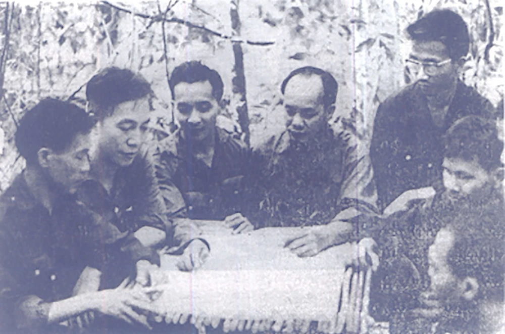 Các đồng chí lãnh đạo Phân khu 1 (Sài Gòn - Gia Định) họp bàn kế hoạch tổng tiến công Xuân Mậu Thân 1968. Ảnh: DƯƠNG THANH PHONG