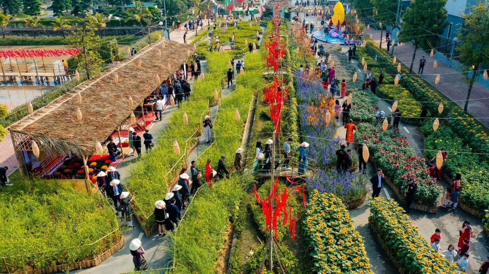 Đường hoa Home Hanoi Xuan 2023: Khép lại “Vũ trụ tết diệu kỳ” với nhiều khoảnh khắc xuân rực rỡ