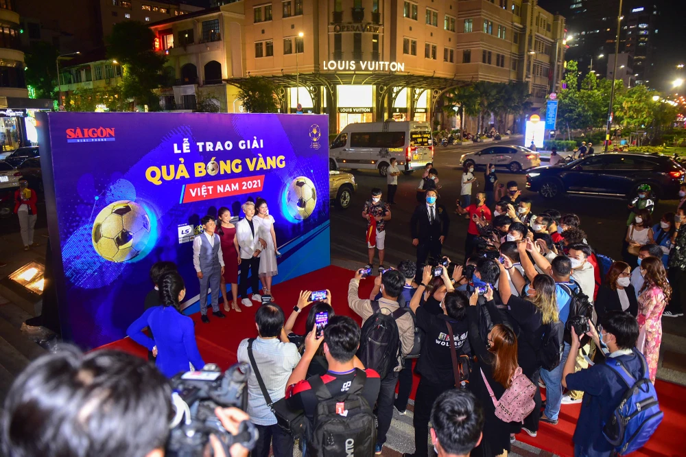 Gala trao giải Quả bóng vàng Việt Nam luôn thu hút sự quan tâm của báo chí và người hâm mộ. Ảnh: DŨNG PHƯƠNG