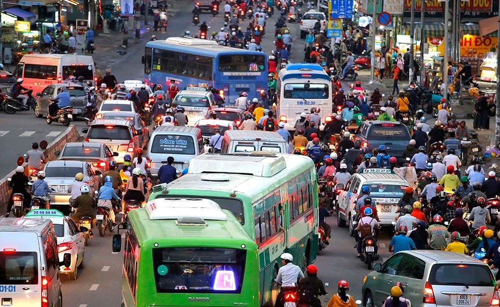 Diện tích đường khó có thể tăng kịp với sự gia tăng của các phương tiện giao thông