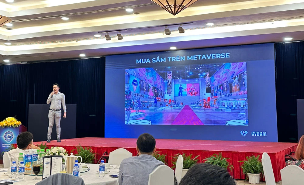 Ông Huy Nguyễn giới thiệu công nghệ Kyokai tại tọa đàm Thúc đẩy hàng Việt tham gia thương mại điện tử trong nước và quốc tế