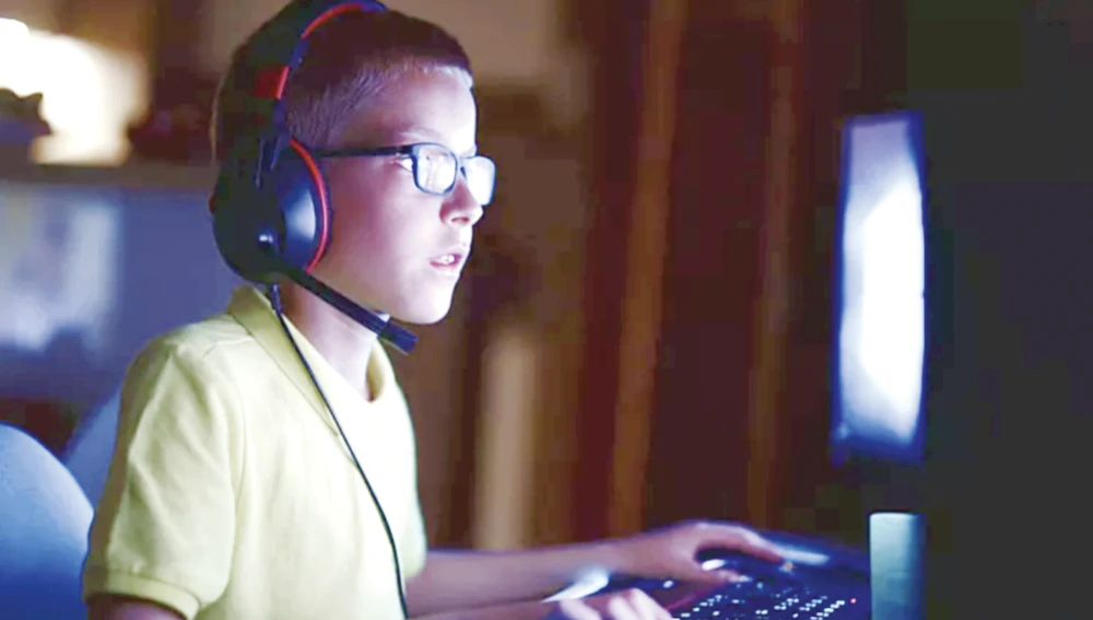 Thức đêm online là một trong các dấu hiệu trẻ em tham gia tội phạm mạng có tổ chức Ảnh: KaSpersky
