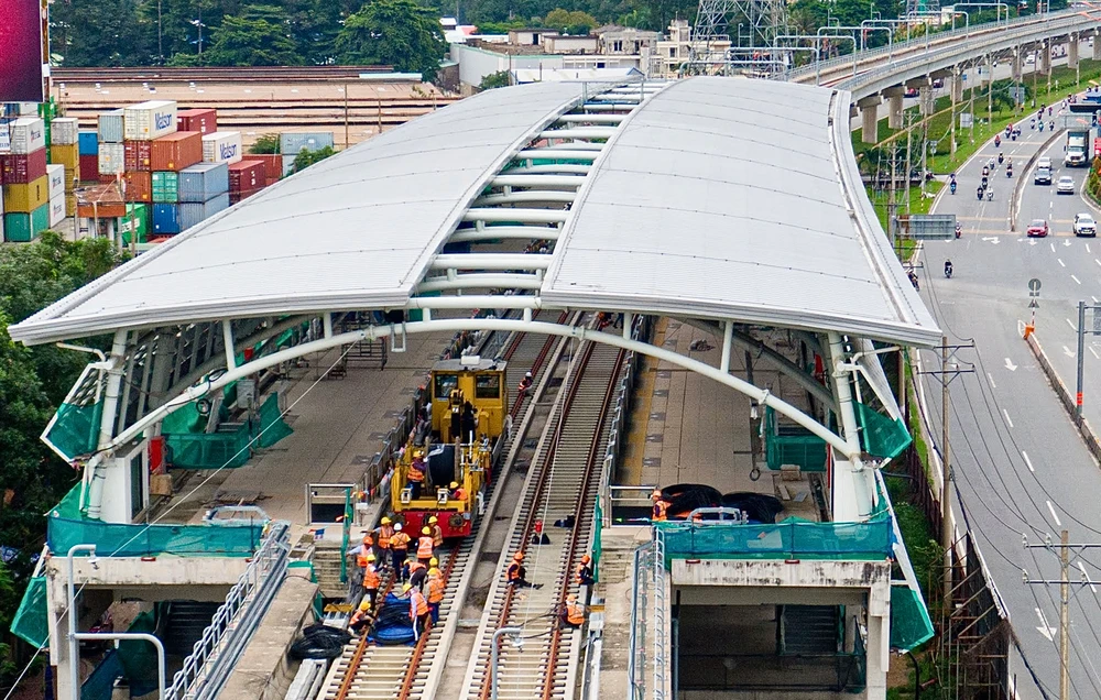 Thi công dự án tuyến Metro số 1 Bến Thành - Suối Tiên. Ảnh: HOÀNG HÙNG