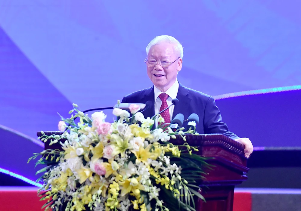 Tổng Bí thư Nguyễn Phú Trọng phát biểu tại Lễ kỷ niệm 75 năm ngày thành lập LHVHNT Việt Nam, sáng 25-7. Ảnh: VIẾT CHUNG