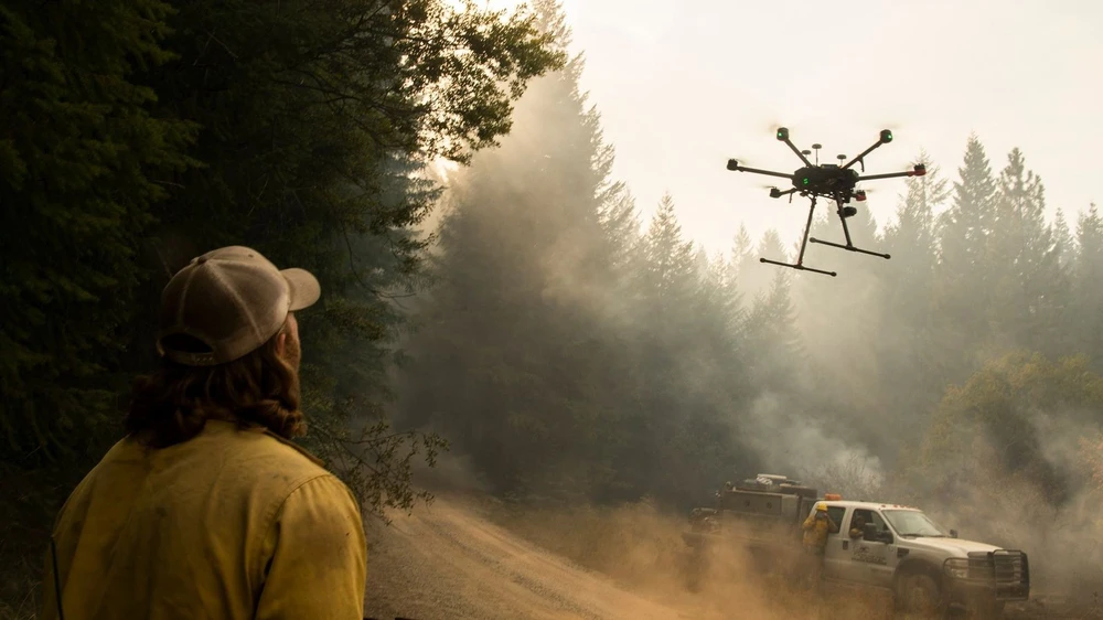 Dùng drone kiểm soát cháy rừng ở Phần Lan