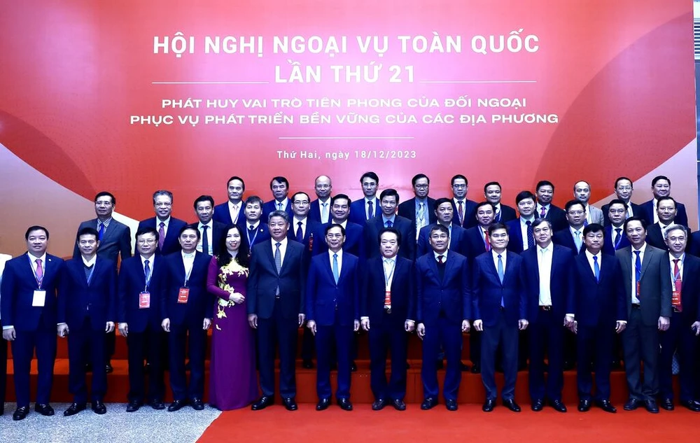 Bộ trưởng Ngoại giao Bùi Thanh Sơn cùng các đại biểu dự hội nghị. Ảnh: TTXVN