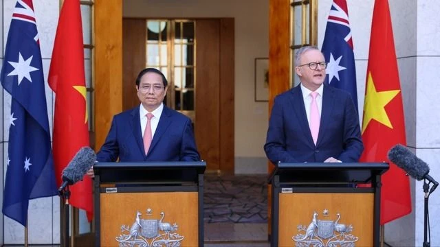 Thủ tướng Phạm Minh Chính và Thủ tướng Australia Anthony Albanese thông báo nâng cấp quan hệ Việt Nam-Australia lên mức cao nhất - quan hệ Đối tác Chiến lược toàn diện. Ảnh: VGP