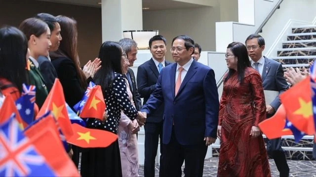 Thủ tướng Phạm Minh Chính cùng Phu nhân và đoàn đại biểu cấp cao Việt Nam đã tới thăm cán bộ, nhân viên cơ quan đại diện ngoại giao và đại diện cộng đồng người Việt tại Australia. Ảnh: VGP