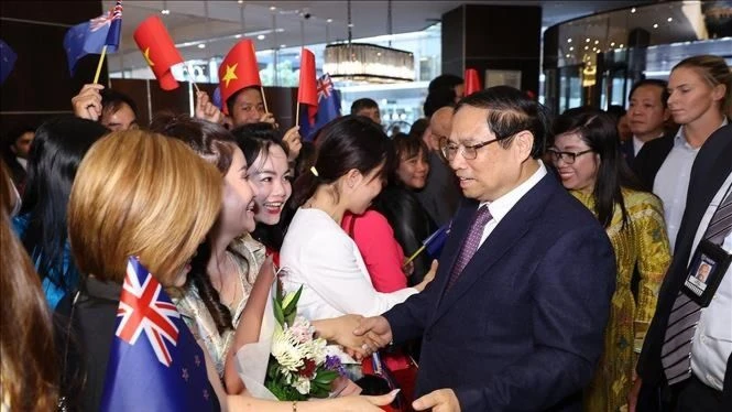 Thủ tướng Phạm Minh Chính và Phu nhân gặp gỡ cán bộ, nhân viên Đại sứ quán và cộng đồng người Việt Nam tại New Zealand. Ảnh: TTXVN